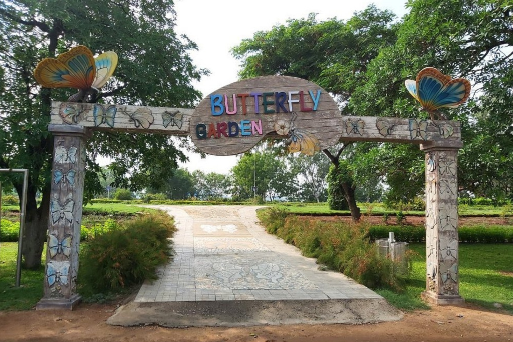 Hyderabad landmark context: Sanjeevaiah Park, Begumpet — Moosi Web roundup photography