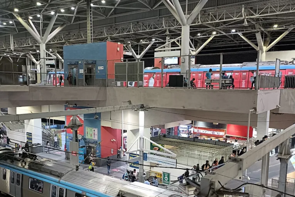 Hyderabad landmark context: Ameerpet Metro Station, Ameerpet — Moosi Web roundup photography